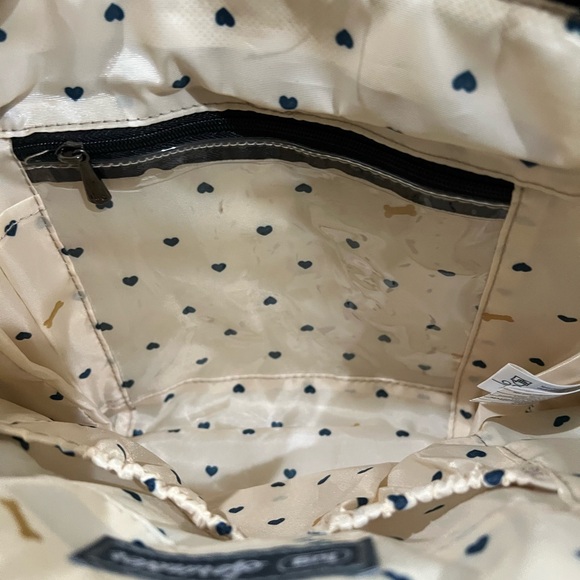 NWT lug sprinkler crossbody bag Paws Black Quilted - Picture 9 of 12